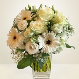 Bouquet di rose, lisianthus e gerbere  bianco