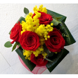 Bouquet mimosa 5 rose rosse