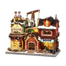 THE HOLLY JOLLY CHOCOLATIER & MRS. CLAUS COFFEE SHOP, INCL. ADAPTOR 74254, 550 mA (WHITE)